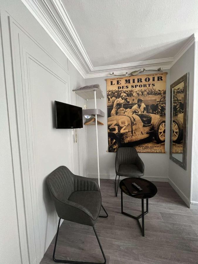 Céline - De La Gare Hotel